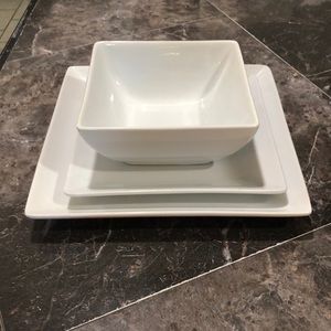 { SOLD } Crate&Barrel dinnerware.This is for ONE 3 piece place setting.